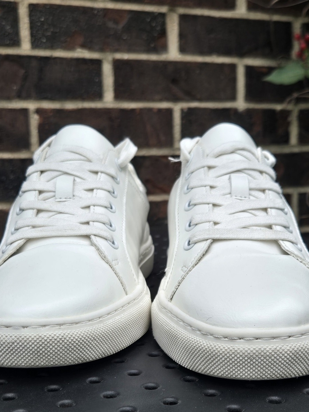 Banana Republic White Vegan Leather Low-Top Court Sneakers Men's 9 - Picture 5 of 8
